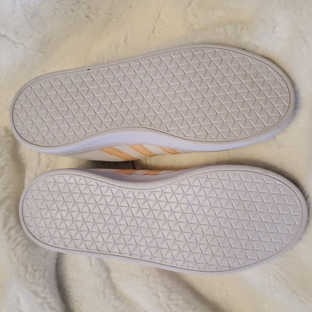 Adidas Girl's White and Peach Sneakers - New Never Worn But No Box Or Tags - Picture 4 of 6